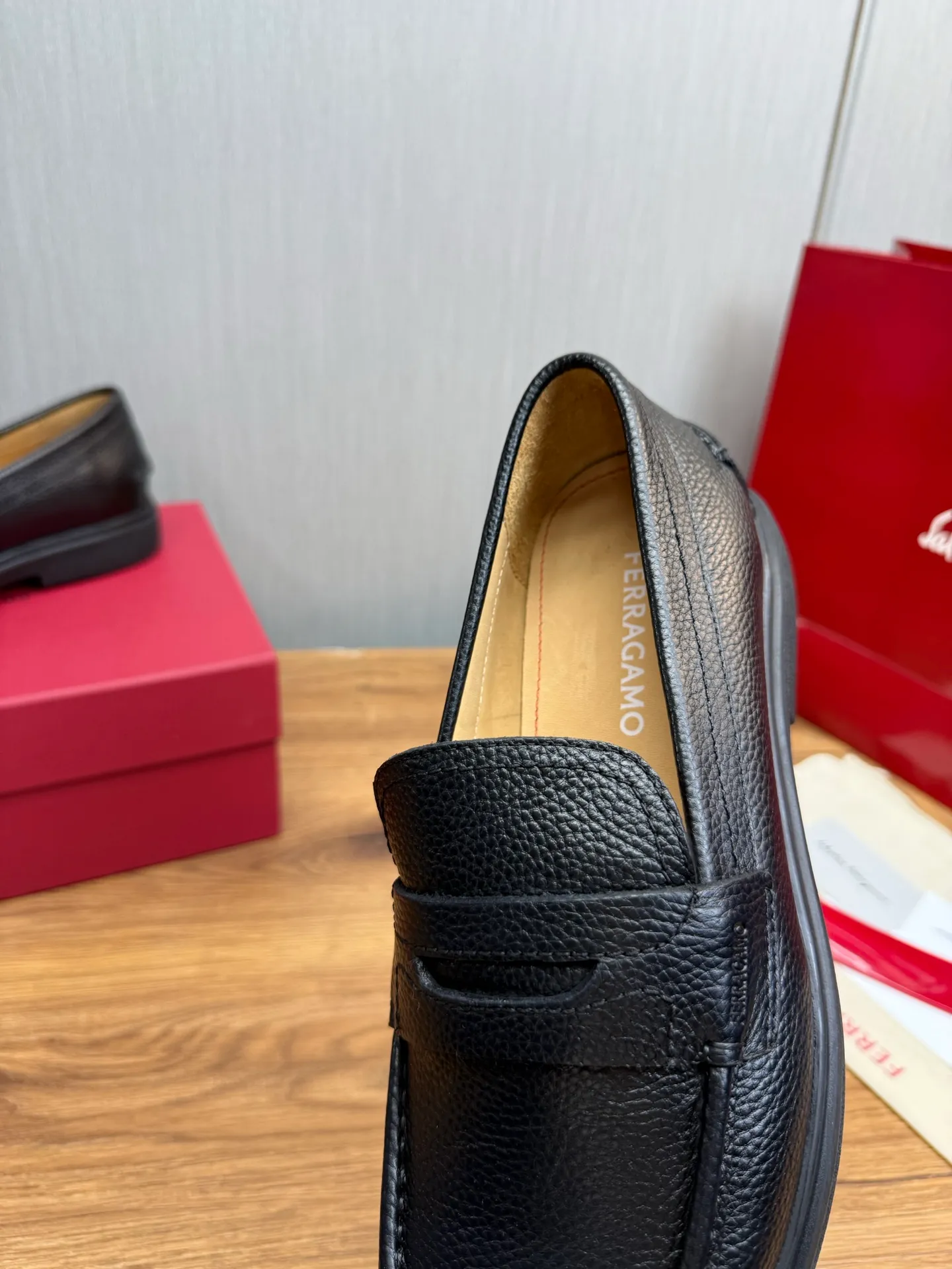 Men's shoes 💰800💰 Ferragamo. [Ferragamo] Men's Loaf leather shoes, the latest hot style, 1:1 original purchase quality, top quality, imported open-edge beaded cowhide leather on the upper, hand-made three-dimensional stitching highlights the round toe design, the inner feet are made of imported cowhide, with original wear-resistant rubber outsole, matching code 39-44, (38, 45 custom-made, non-refundable)